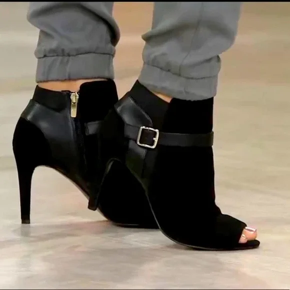 NEW Marc Fisher Suede Booties - 9.5 - Picture 5 of 7